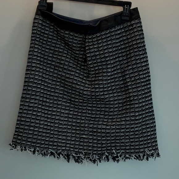 Tory Burch Womens Raffia B/W Tweed Fringe Striped A-Line Skirt (size 6) - Picture 4 of 4